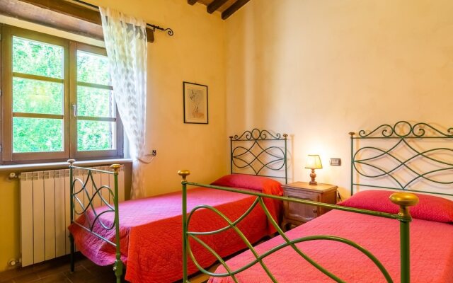 Dreamy Farmhouse with Hot Tub, Garden, BBQ, Swimming Pool