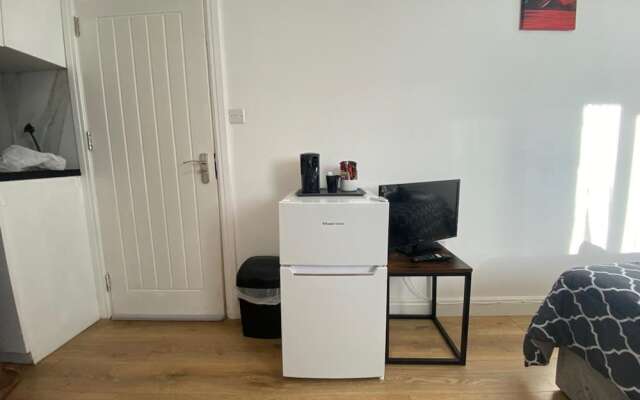 Comfortable Homely Studio Flat in Wembley