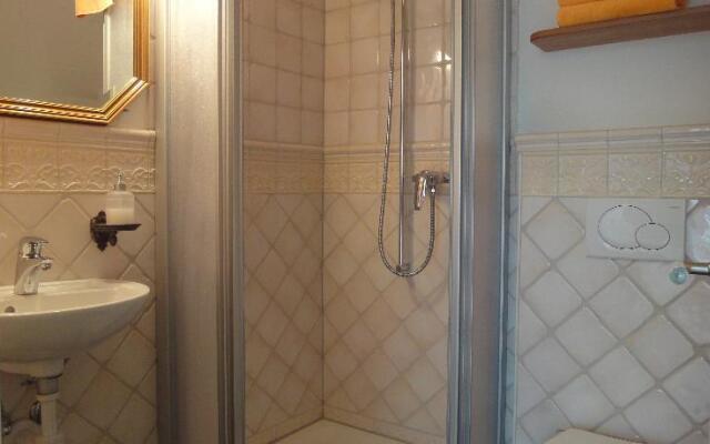 3 Camere