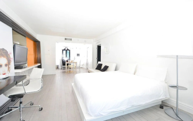 Mondrian 1 BR  Bayview Deluxe - SBR 1718