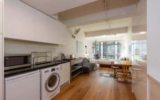 Central Studio in the Heart of Melbourne Cbd!