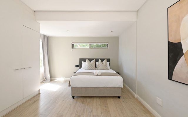 5 Bed House Pool Fresnaye Sea Point