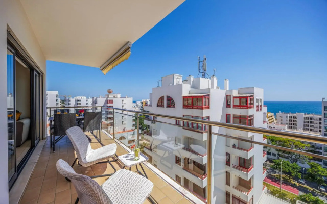 Central Penthouse Apartment w Seaview