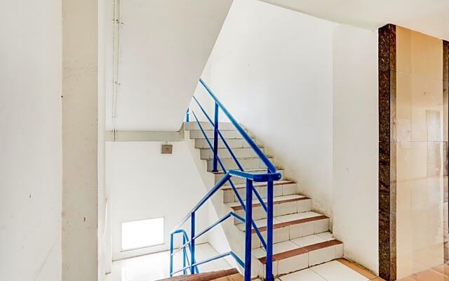 OYO Flagship 90087 Apartment Menara Rungkut 2