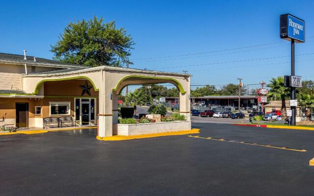 Rodeway Inn San Antonio Lackland AFB - SeaWorld