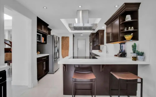 Canyon Palm in Palm Springs