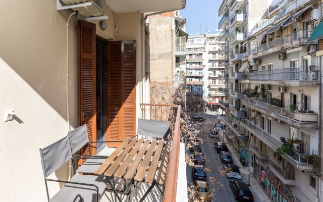 Vista by halu' Spacious City Centre Home