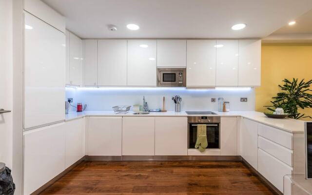 Beautiful Canal-side Flat in Hackney