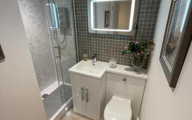 Dancy Mews Over 30's Only apartment