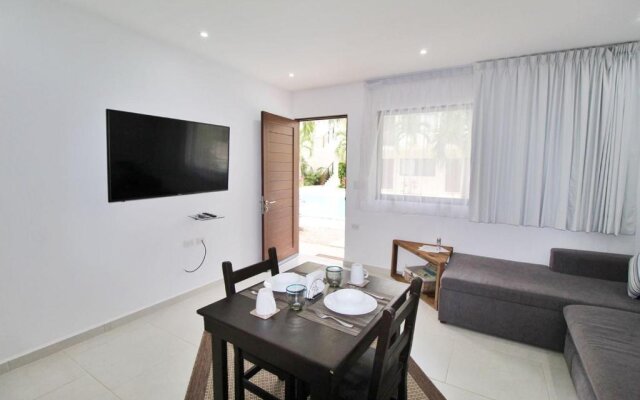 Blue Luxury 1 BD Apartment - Direct exit to the Pool - Fast WiFi - Free Parking