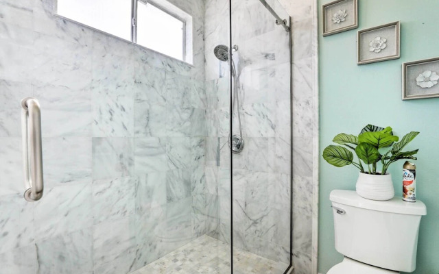 Home w/ Game Room + Lanai: 9 Mi to Disney!