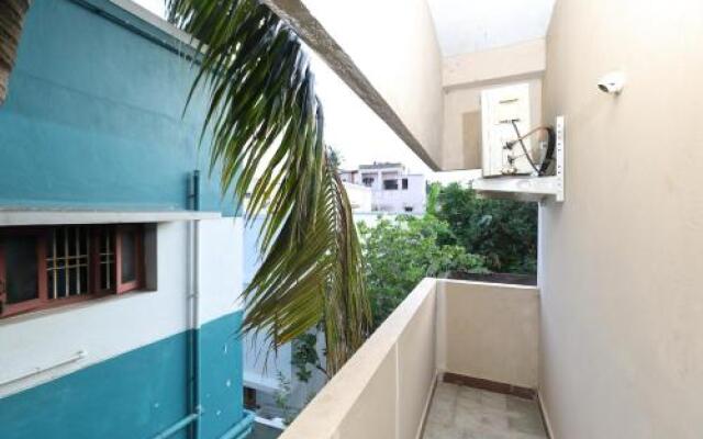 OYO 16798 Rj Residency