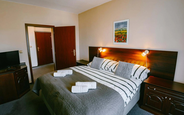 Greenwood Hotel