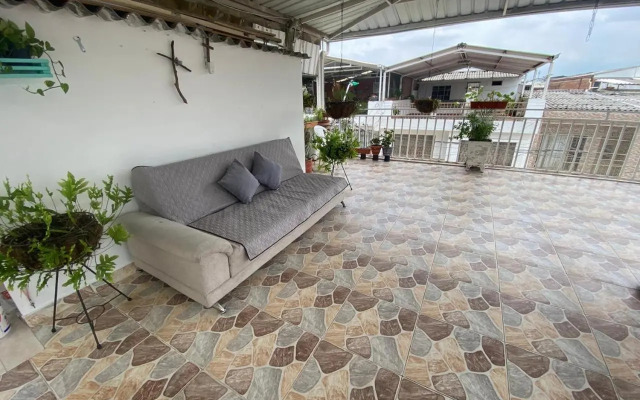 Hermoso apartamento con piscina y ascensor.