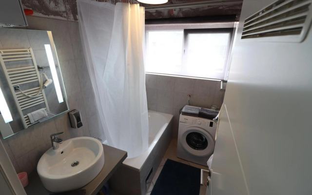 Amy apartment,centar,Netflix,speed WiFi