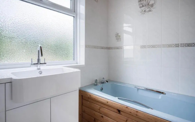 Longview - 4 Bedroom Holiday Home - Pembroke Dock