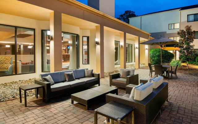 Courtyard by Marriott Savannah Midtown