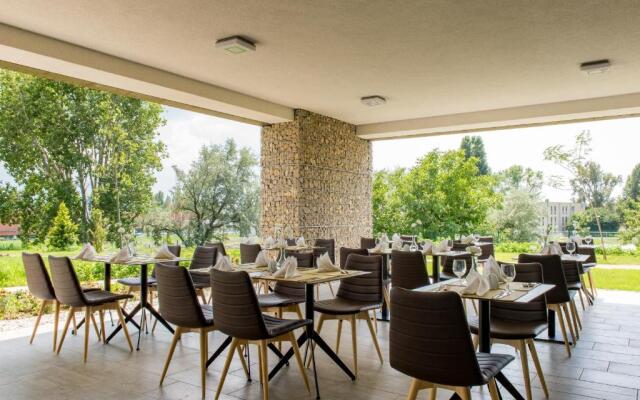 Akadémia Hotel