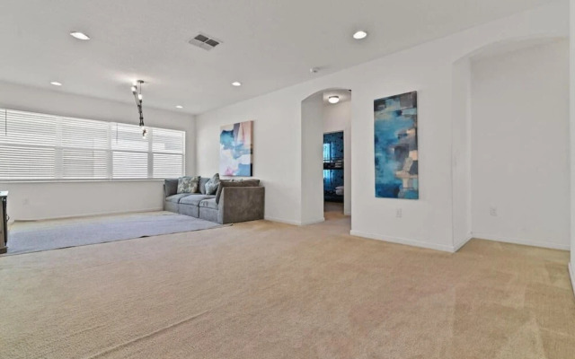 Beautiful Spacious House By Disney