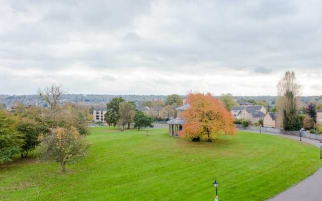 The Sparkford Gardens - Lovely 2BDR with Balcony