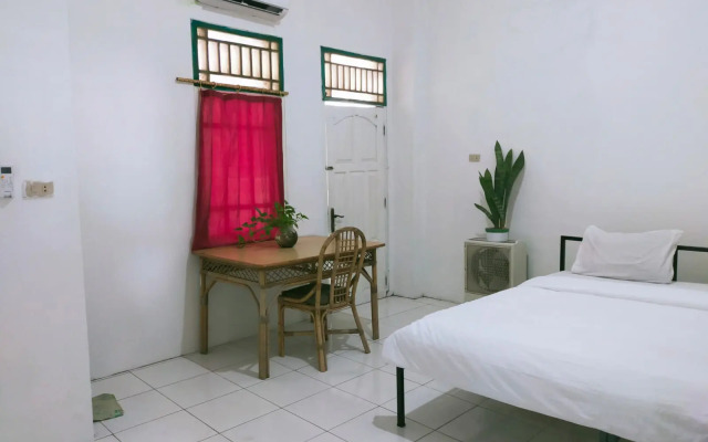 Ombai Guest House 27 Syariah RedPartner