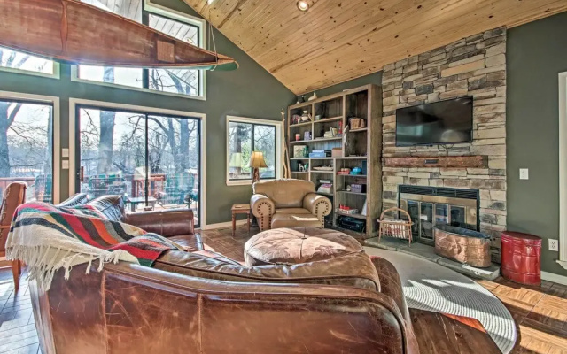 Fire Pit & Boat Slip: Waterfront Grove Getaway