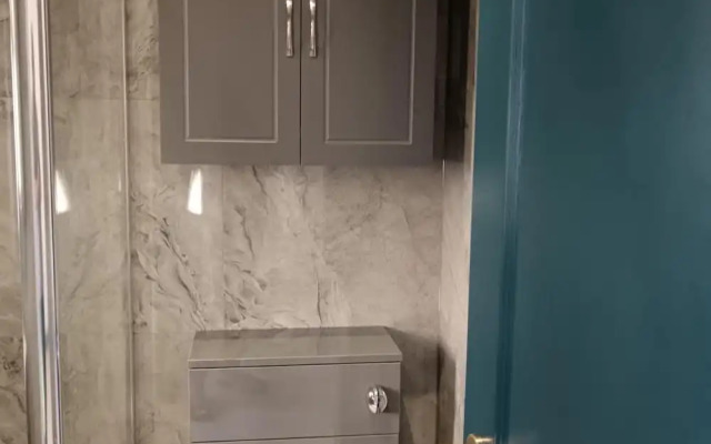 High Wycombe - 1bed Apartment - Sleeps 3 - Parking