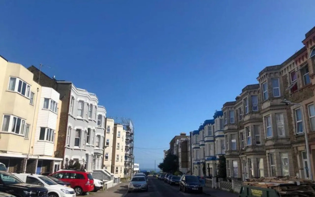 Popular - Modern Walpole Bay Apartment