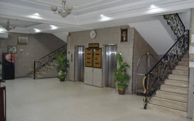 Akaduniya Furnished Apartments 2