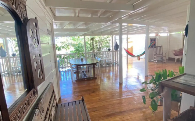 Akunamatata Guest House Cul de Sac