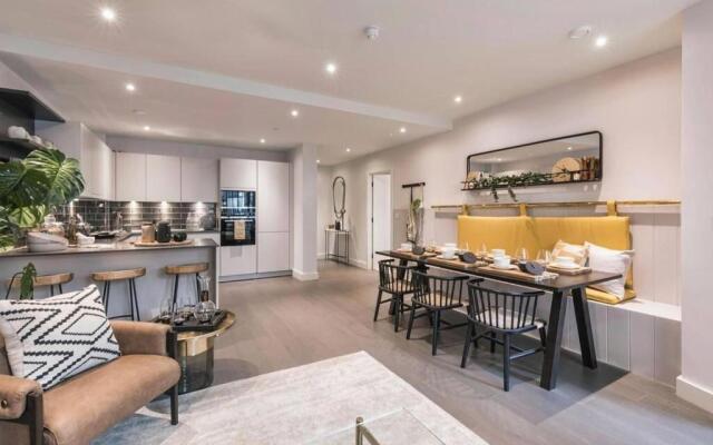 Deluxe elegant and very spacious apartment#17