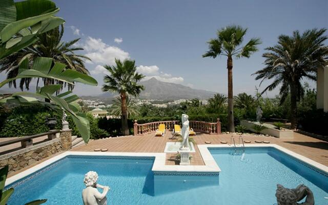 19567 - Unique Luxurious And Palacial Villa