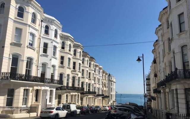 1 Bedroom Regency Flat Near Brighton Beach