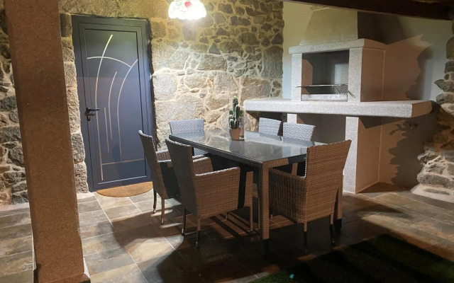 As Penedas, Casa dos Arcos