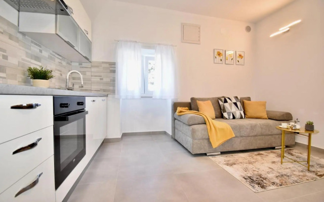 Apartment Erika - for 2 near the beach