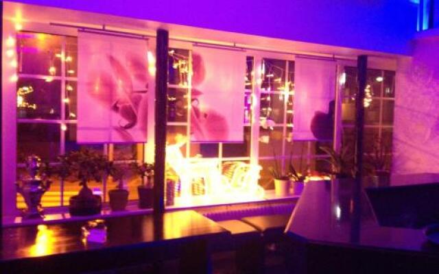 Yumi Hotel Sushi-Steaks & Friends