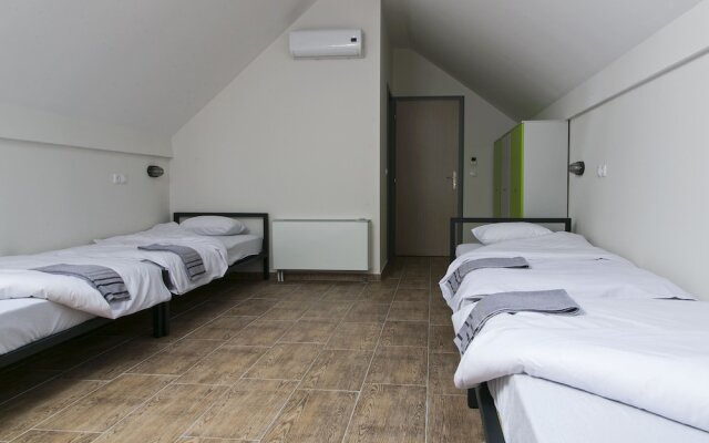 Varad Inn Hostel and Cafe