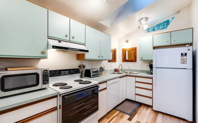 Mt Baker Lodging Cabin 60 - Sleeps 4