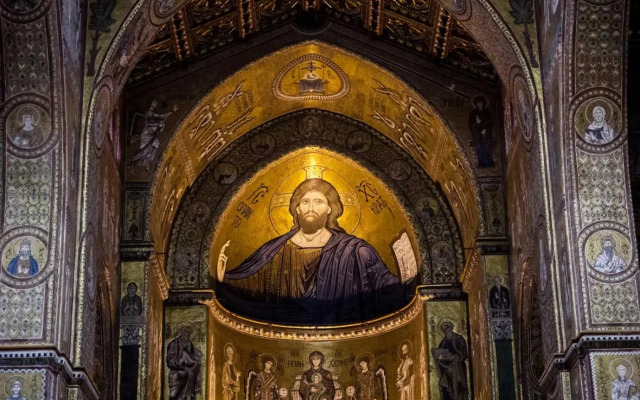 Travellers Photo Home