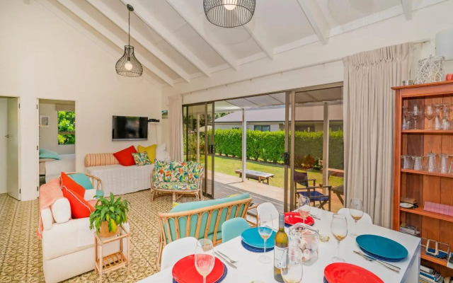 Bay Coast Happy Place - Cooks Beach Holiday Home