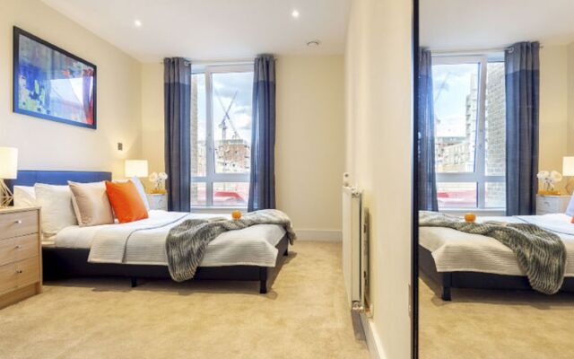 Canary Gateway, Canary Wharf