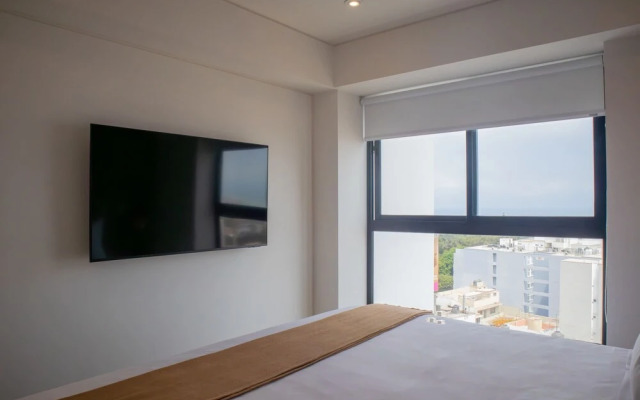 w Beautiful 3BR w Balcony in San Isidro