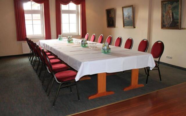 Zur Kaiserpfalz - Hotel-Spa-Camping