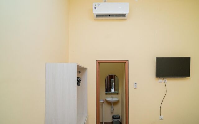 RedDoorz Syariah near Jembatan Merah Plaza