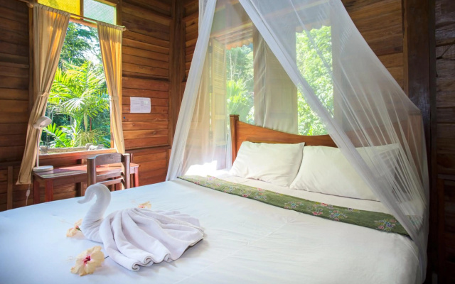 Art's Riverview Lodge – Guest Rooms – Phanom