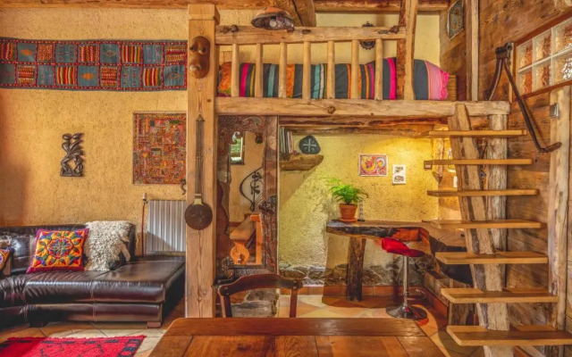 The Dragon Barn - Studio