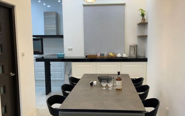 Single Eyelid Hostel