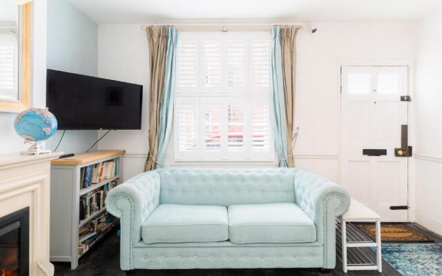 Shakespeare House, Free Parking, Town Centre Location