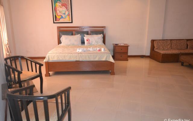 Red Tulip Hotel
