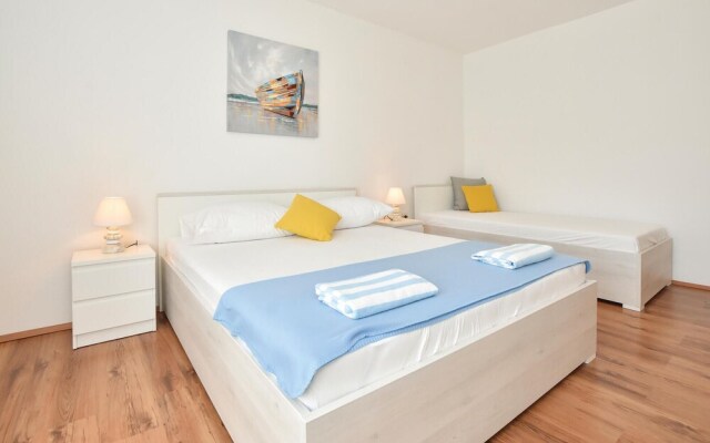 Amazing Home in Zastrazisce With Wifi and 2 Bedrooms